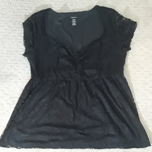 torrid Tops - Torrid top with beautiful black lace 🧥🎉